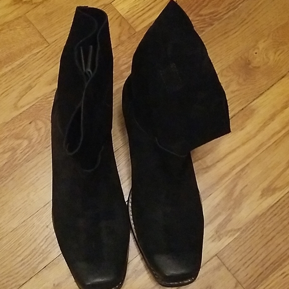 Boots - Picture 3 of 4